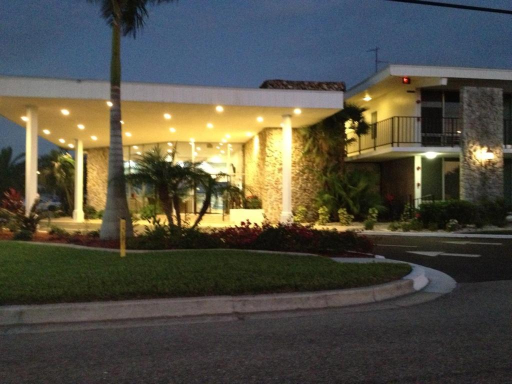 Dolphin Key Resort - Кейп Корал Екстериор снимка
